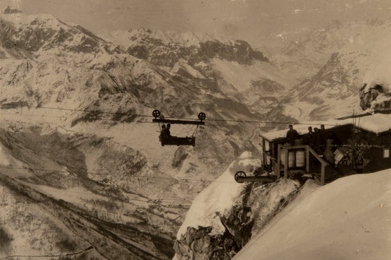 Feldseilbahn zwischen der Rocchettaspitze und der Rocchetta Alta (Trentino) im Ersten Weltkrieg. SLA, Sammlung Pfeiffersberg, Nr. 504.