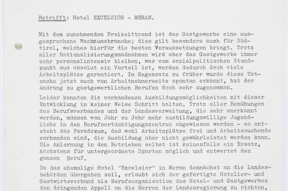 Im April 1973 appellierte der HGV-Präsident Artur Eisenkeil an die SVP-Mitglieder in der Landesregierung, die Angliederung des Hotels „Excelsior“ an das Schulhotel „Savoy“ Meran voranzutreiben (Präsidium neu 7682)