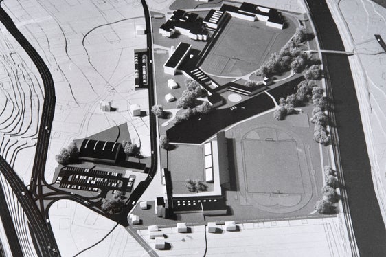 Negli anni Settanta fu affidato all'architetto Othmar Barth l'incarico di progettare due zone sportive a Bressanone. Modello della zona sportiva Bressanone sud, 1974 (archivio Othmar Barth, n. 1356)