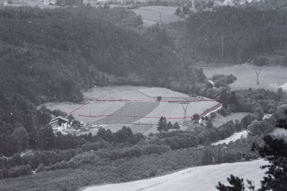 2e) L'Ufficio minerario era competente non soltanto per le miniere sotterranee, bensì anche per quelle in superficie come cave e torbiere; stipulava concessioni per l'estrazione di sabbia e ghiaia. (Uff. innovazione industriale, n. 221)