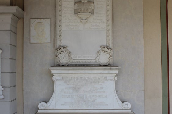 Familiengruft der Welsperg in den Arkaden des Friedhofs von Welsberg (Foto: Philipp Tolloi)