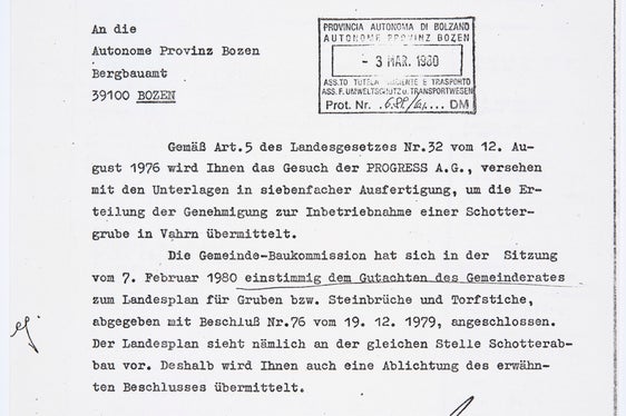 2d) Das Landesbergbauamt war neben dem Bergbau unter Tage auch für Steinbrüche, Gruben und Torfstiche zuständig; es stellte Konzessionen zum Abbau von Sand und Schotter aus. (Amt für industrielle Innovation, Nr. 22)