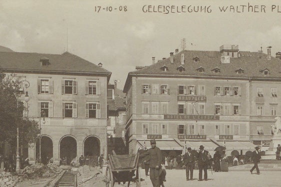 Posa di binari in Piazza Walther, Archivio Provinciale di Bolzano, Archivio dell'Azienda Elettrica Consorziale, Pos. XVI.3.2.6