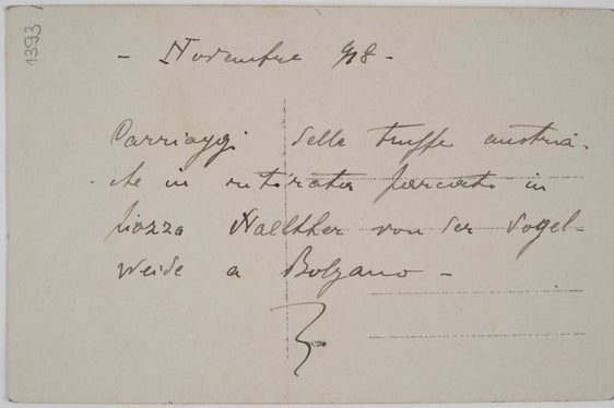 - Novembre (1)918 - Carriaggi delle truppe austriache in ritirata parcati in piazza Wallther (!) von der Vogelweide a Bolzano.