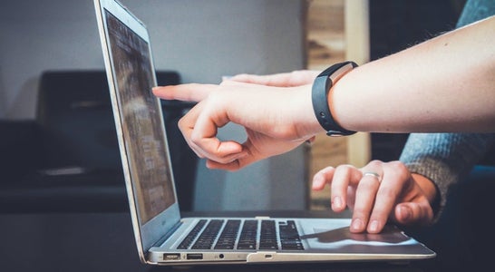 Die Südtiroler Informatik AG (SIAG) wird auch in den kommenden Jahren dafür verantwortlich sein, dass in Sachen IT in der Landesverwaltung alles rund läuft. (Foto LPA: Unsplash Das Foto darf nur im Rahmen dieser Pressemitteilung verwendet werden) Die Südtiroler Informatik AG (SIAG) wird auch in den kommenden Jahren dafür verantwortlich sein, dass in Sachen IT in der Landesverwaltung alles rund läuft. (Foto LPA: Unsplash Das Foto darf nur im Rahmen dieser Pressemitteilung verwendet werden)
