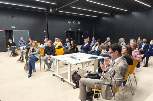 A seguito della presentazione del nuovo Competence Center per la sicurezza informatica, nel corso di un workshop sono stati simulati diversi scenari di attacco informatico. (Foto: USP/Ursula Pirchstaller) A seguito della presentazione del nuovo Competence Center per la sicurezza informatica, nel corso di un workshop sono stati simulati diversi scenari di attacco informatico. (Foto: USP/Ursula Pirchstaller)