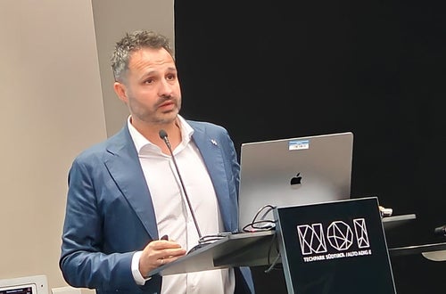 Il nuovo centro di competenza può fare affidamento sulla pluriennale esperienza di Informatica Alto Adige SpA (IAA), il cui team, in qualità di CSIRT Alto Adige sotto la guida di Francesco Terracciano (in foto), monitora operativamente le minacce e interviene in caso di incidenti. (Foto: USP/Ursula Pirchstaller) Il nuovo centro di competenza può fare affidamento sulla pluriennale esperienza di Informatica Alto Adige SpA (IAA), il cui team, in qualità di CSIRT Alto Adige sotto la guida di Francesco Terracciano (in foto), monitora operativamente le minacce e interviene in caso di incidenti. (Foto: USP/Ursula Pirchstaller)