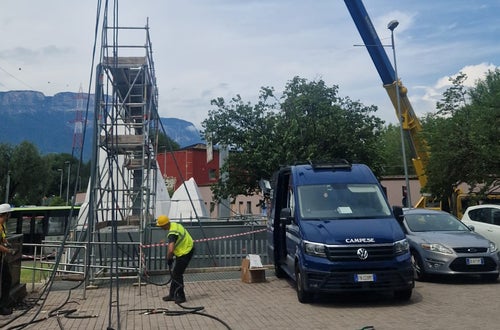 Vorbereitungsarbeiten für die Installation des neuen Notstromaggregats. Vorbereitungsarbeiten für die Installation des neuen Notstromaggregats.