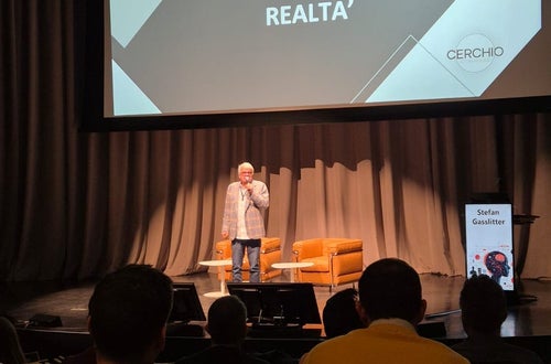 Stefan Gasslitter, der Generaldirektor der Südtiroler Informatik AG während seiner Rede anlässlich der Tagung Digitale Prozesse, Menschen und Geschlechterverhältnis im Zusammenspiel. (Foto: SIAG) Stefan Gasslitter, der Generaldirektor der Südtiroler Informatik AG während seiner Rede anlässlich der Tagung Digitale Prozesse, Menschen und Geschlechterverhältnis im Zusammenspiel. (Foto: SIAG)