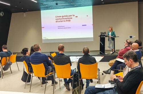 La direttrice dell'Agenzia di stampa e comunicazione della Provincia, Claudia Messner, ha introdotto il tema della comunicazione di crisi. (Foto: USP/Ursula Pirchstaller) La direttrice dell'Agenzia di stampa e comunicazione della Provincia, Claudia Messner, ha introdotto il tema della comunicazione di crisi. (Foto: USP/Ursula Pirchstaller)