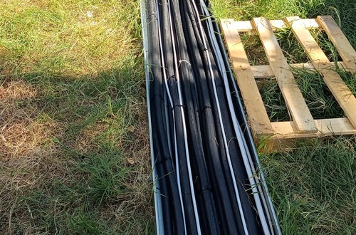 Posa dei cavi elettrici per il nuovo gruppo elettrogeno presso il Data Center di Bolzano. Posa dei cavi elettrici per il nuovo gruppo elettrogeno presso il Data Center di Bolzano.