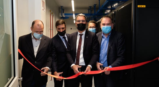 Von links nach rechts: Gerhard Grießmair (geschäftsführender Bezirksdirektor des Gesundheitsbezirkes Bruneck), Christoph Brandt (Präsident der Südtiroler Informatik AG), LH Kompatscher, hinten: Roland Griessmair (Bürgermeister von Bruneck), Josef Hofer (Direktor Abteilung Informatik) Von links nach rechts: Gerhard Grießmair (geschäftsführender Bezirksdirektor des Gesundheitsbezirkes Bruneck), Christoph Brandt (Präsident der Südtiroler Informatik AG), LH Kompatscher, hinten: Roland Griessmair (Bürgermeister von Bruneck), Josef Hofer (Direktor Abteilung Informatik)