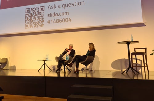 Stefan Gasslitter, Generaldirektor der Südtiroler Informatik AG, bei der abschließenden Gesprächsrunde mit den Direktoren der Inhouse-Gesellschaften des Cerchio ICT. Foto: Siag, 2022 Stefan Gasslitter, Generaldirektor der Südtiroler Informatik AG, bei der abschließenden Gesprächsrunde mit den Direktoren der Inhouse-Gesellschaften des Cerchio ICT. Foto: Siag, 2022