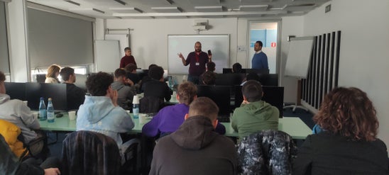 Das Team vom SOC bei der Simulation des Hackerangriffs. Das Team vom SOC bei der Simulation des Hackerangriffs.