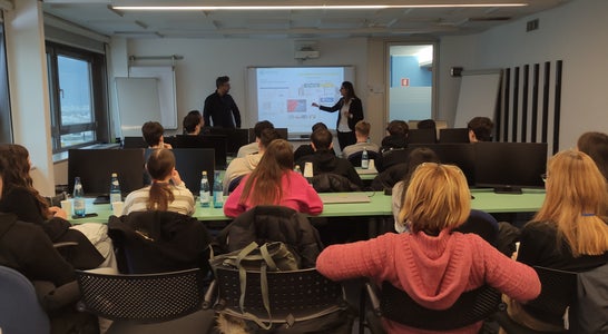 Das Team COC: WEB bei der Präsentation seiner Tätigkeitsbereiche. Das Team COC: WEB bei der Präsentation seiner Tätigkeitsbereiche.