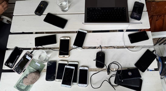 Cellulari raccolti durante l’iniziativa di SIAG a Villa Freischütz – sostenibilità e sicurezza digitale al centro. Cellulari raccolti durante l’iniziativa di SIAG a Villa Freischütz – sostenibilità e sicurezza digitale al centro.