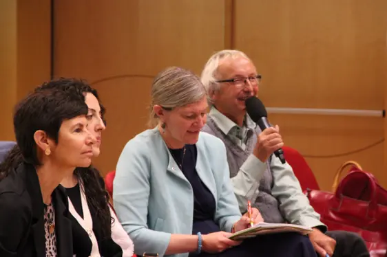 Austausch (Foto: LPA/Amt für Weiterbildung und Sprachen)