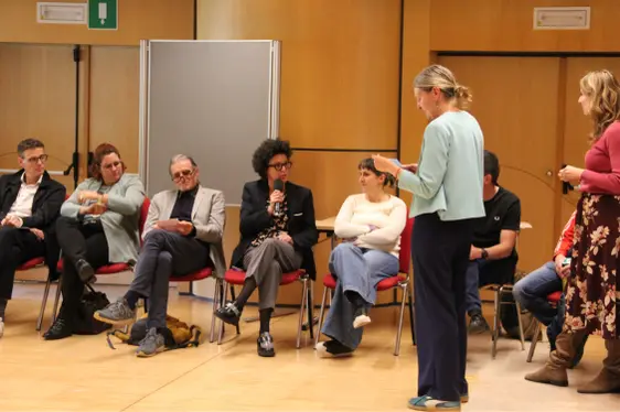 Gemeinsamer Abschluss (Foto: LPA/Amt für Weiterbildung und Sprachen)