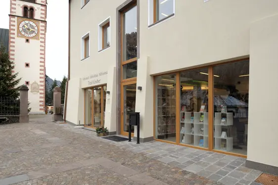 Öffentliche Bibliothek St. Christina – Foto: © Ludwig Thalheimer