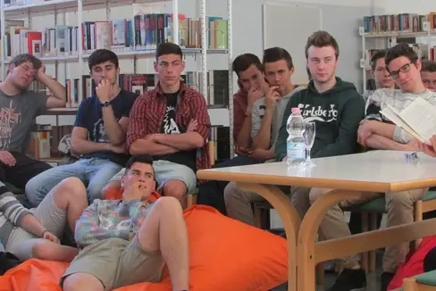 Maxi Obexer liest an der Wirtschaftsfachoberschule in Bozen (2014)