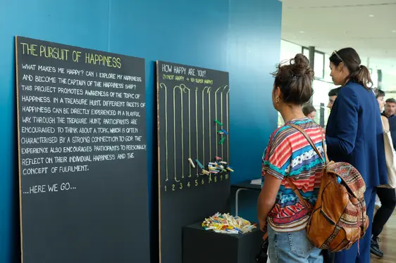 Stazione: How happy are you? (Quanto sei felice?)