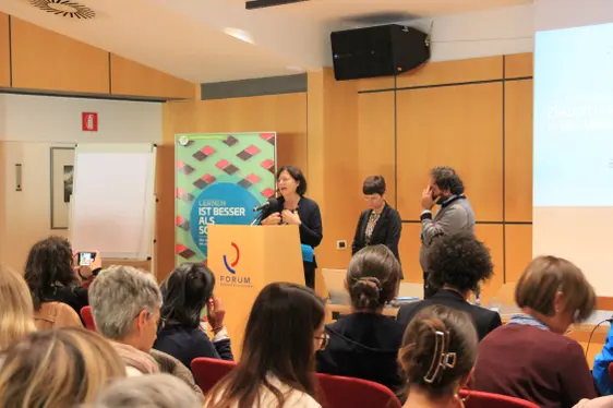 Eröffnung Anika Michelon Donatella Richetto e Luca Bizzarri (Foto: LPA/Amt für Weiterbildung und Sprachen)