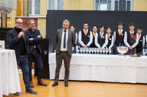 Schülerinnen und Schüler der LBS Savoy gestalten Weihnachtsbuffet im Palais Widmann Schülerinnen und Schüler der LBS Savoy gestalten Weihnachtsbuffet im Palais Widmann