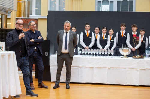 Schülerinnen und Schüler der LBS Savoy gestalten Weihnachtsbuffet im Palais Widmann Schülerinnen und Schüler der LBS Savoy gestalten Weihnachtsbuffet im Palais Widmann