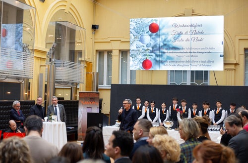 Schülerinnen und Schüler der LBS Savoy gestalten Weihnachtsbuffet im Palais Widmann Schülerinnen und Schüler der LBS Savoy gestalten Weihnachtsbuffet im Palais Widmann