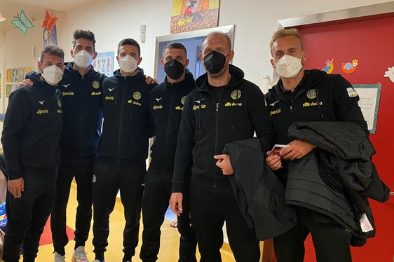 Von Links: Nicholas Siega, Joaquín Larrivey, Giacomo Poluzzi, Simone Mazzocchi, Andrea Masiello und Fabian Tait