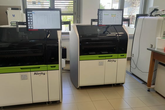 Gerät zur Chemoluminiszenz für die Analyse der Blutproben