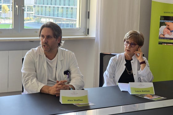 Dr. Alex Staffler, Primar der Abteilung für Neonatologie und Neugeborenenintensivstation am Krankenhaus Bozen und Dr.in Laura Battisti, Primarin der Pädiatrie am Krankenhaus Bozen
