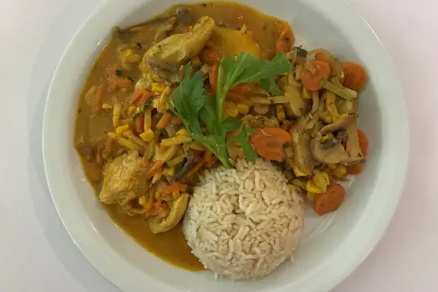 Reispfanne mit Truthahnstreifen