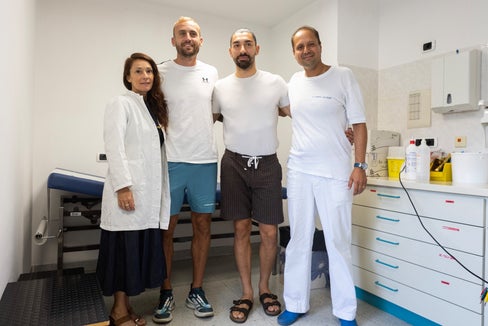 La Coordinatrice infermieristica Laura Rech, Fabian Tait, Silvio Merkaj ed il medico di medicina dello sport Dott. Elio Assisi (Foto: Sabes)