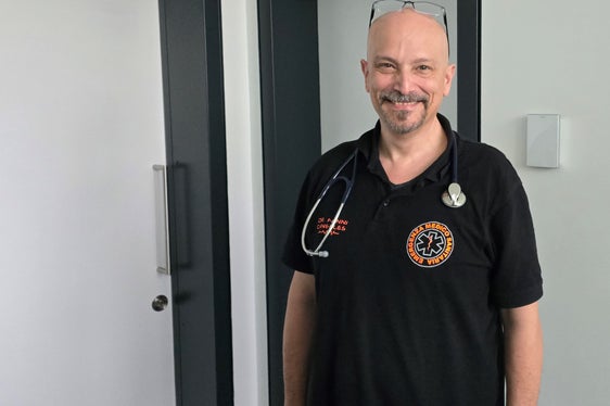 Der Nephrologe und Internist, Dr. Fanni Canelles, arbeitet in der Notaufnahme des Krankenhauses Meran