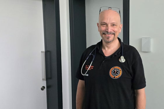 Der Nephrologe und Internist, Dr. Fanni Canelles, arbeitet in der Notaufnahme des Krankenhauses Meran