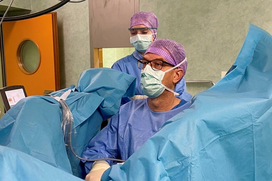 Primar Michael Aigner während eines Eingriffs