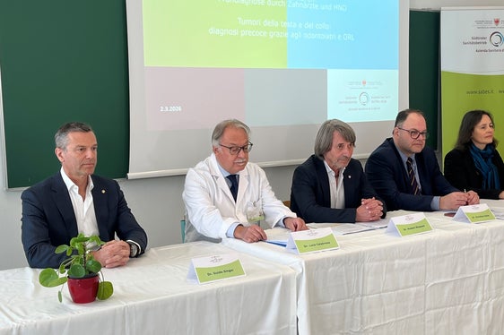 v.l.n.r.: Dr. Guido Singer, Dr. Luca Calabrese, Dr. Hubert Messner, Dr. Christian Kofler und Dr.in Dagmar Regele (Foto Sabes/sf)