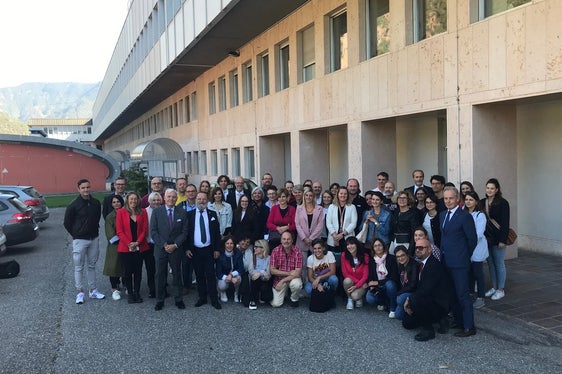 Gruppenfoto mit den frisch ausgebildeten Referentinnen und Referenten aus dem klinischen Bereich für das Risk-Management