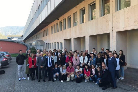 Gruppenfoto mit den frisch ausgebildeten Referentinnen und Referenten aus dem klinischen Bereich für das Risk-Management