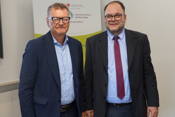 V.l. Antonio Ferro, Generaldirektor der „Azienda provinciale per i servizi sanitari di Trento” (APSS) und Christian Kofler, Generaldirektor des Südtiroler Sanitätsbetriebes