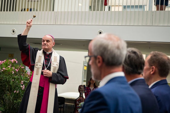 Bischof Ivo Muser segnete die Neue Klinik (Foto: LPA/Fabio Brucculeri)