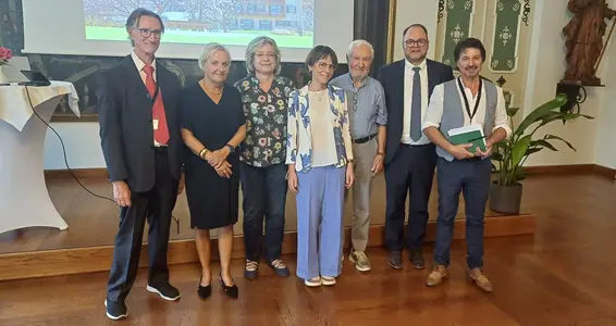 (da sin.) Edmund Senoner, Caroline Wanko, Bettina Meraner, Elisabeth Montel, Josef Klammer, Christian Kofler, Martin Fronthaler (Foto: Sabes/Lukas Raffl)