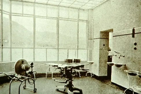 Operationssaal im Krankenhaus Brixen zur Zeit von Primar Lorenz Böhler (Foto: Archiv Hartmuth Staffler)