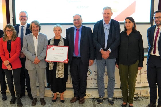 v.l.n.r.: Elisabeth Montel, Oliver Neeb, Pierpaolo Bertoli, Alessandro Buriani, Sandra Girardi, Michael Mayr, Hubert Messner, Marianne Siller, Christian Kofler, Josef Widmann, Irene Pechlaner und Luca Armanaschi