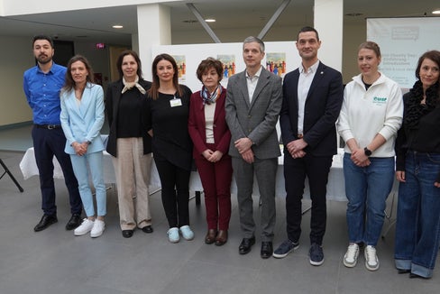 Die Referentinnen und Referenten, v.l. Manuel Nicolè, Laura Valzolgher, Astrid Marsoner, Francesca Tedesco, Nicoletta Facchin, Michael Kob, Daniele Di Pauli, Beatrice Visintainer und Laura Rech (Foto Sabes/RL)
