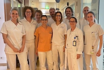 Das Team der Neugeborenenintensivstation mit Kinderchirurg Michele Corroppolo (hinten re.)