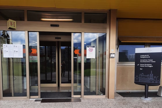 Hintereingang Gebäude W