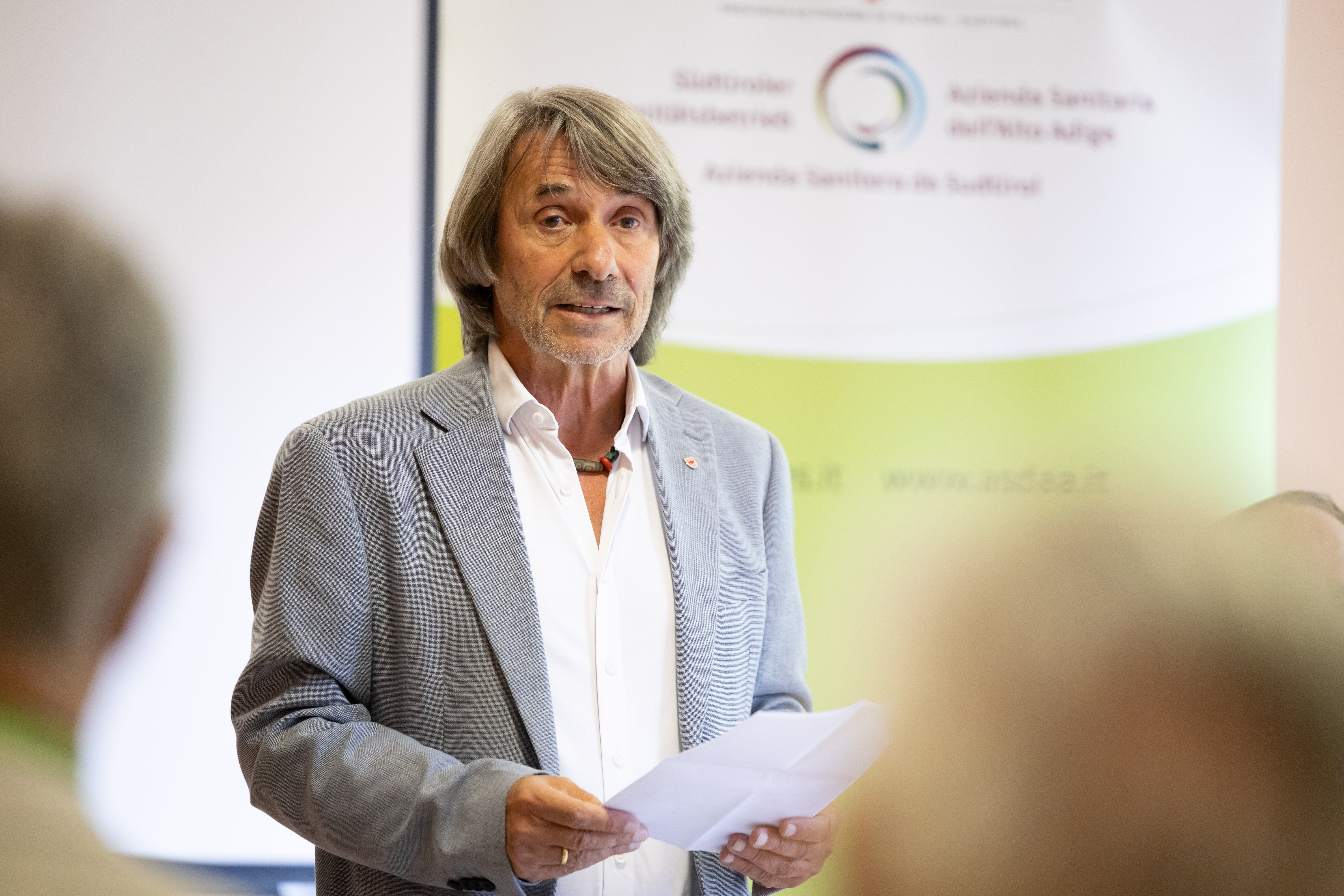 Auch dieses Gemeinschaftshaus wird eine Antwort auf den demografischen Wandel geben, die wohnortnahe Versorgung stärken und den Druck auf die Notaufnahmen lindern, betonte Gesundheits-Landesrat Dr. Hubert Messner im Zuge der offiziellen Eröffnung des Gemeinschaftshauses Naturns. (Foto: LPA/Bernhard Aichner)