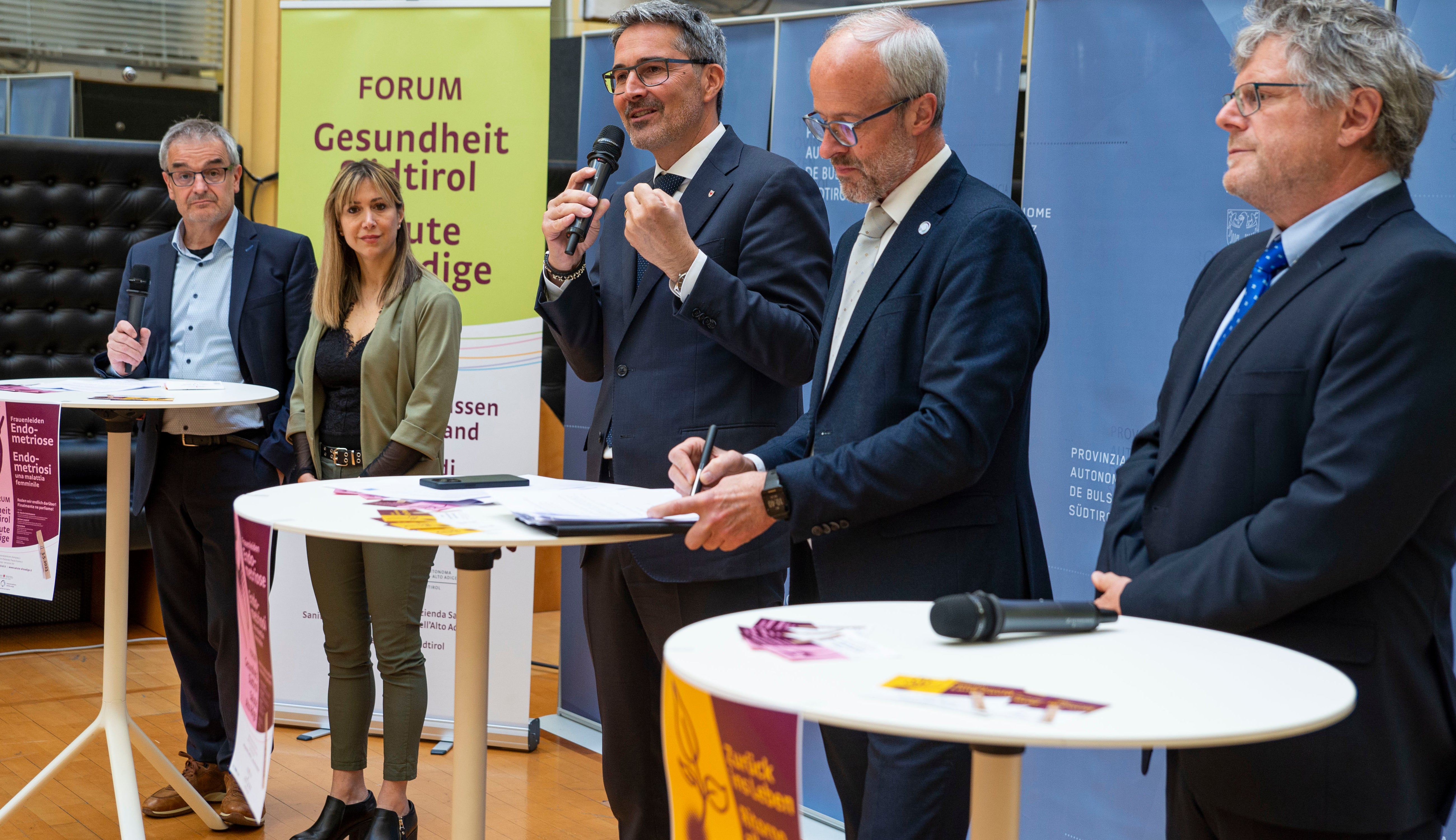 Il moderatore Lukas Raffl, Miriam Leopizzi, Arno Kompatscher, Florian Zerzer, Martin Steinkasserer. Foto: LPA/Fabio Brucculeri